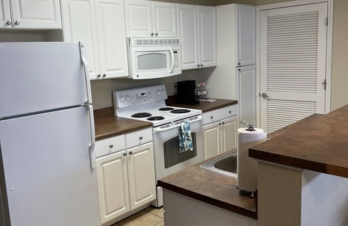 Topeka Apartment | Welcoming Washburn Hotel Suites: Family-Friendly Comfort
