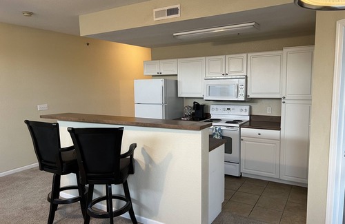Topeka Apartment | Welcoming Washburn Hotel Suites: Family-Friendly Comfort