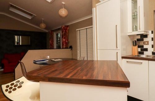 Ripley House | Discover Comfort at Washburn Lodge - A 4-Star Retreat