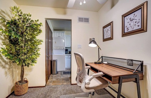 Greenfield Apartment | Pet-Friendly Corner Apartment with Modern Amenities
