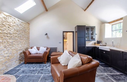 Littlebredy Apartment | Indulge at Washing Pool Barns: Oceanfront Suites Await