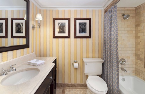 Durham Hotel | Experience Elegance at Washington Duke Inn & Golf Club