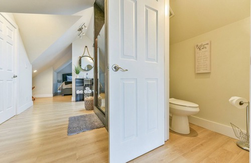 Milwaukee Apartment | Top-Rated Washington Heights Studio Loft for Family Getaways