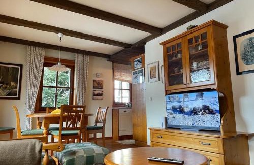 Untertschern Apartment | Exceptional Stay at Wasserfallweg 17 with Family-Friendly Amenities