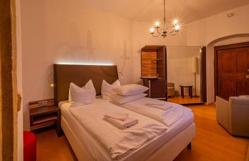 Podelwitz House | Explore Wasserschloss Podelwitz: Pet-Friendly Retreat