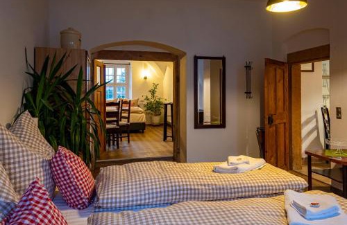 Podelwitz House | Explore Wasserschloss Podelwitz: Pet-Friendly Retreat