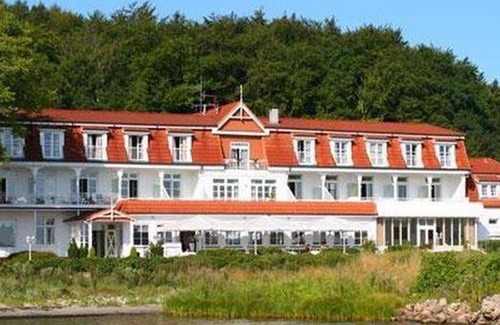 Harrislee House | Experience Elegance at das Wassersleben - Pet Friendly Stay