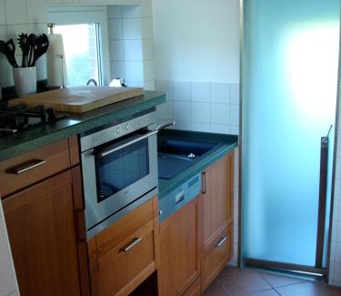 Nordleda Apartment | Elegant Wasserturm Cuxhaven: Guest Rated 9/10 with Kitchen