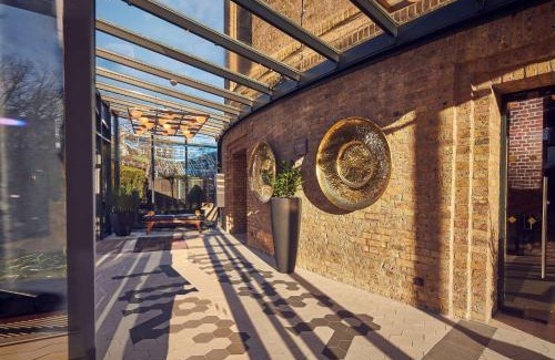 Altstadt-Sued Hotel | Discover Wasserturm Hotel Cologne: A Pet-Friendly Retreat