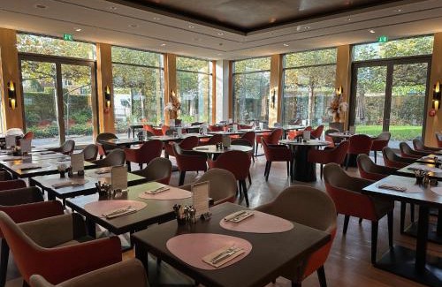 Altstadt-Sued Hotel | Discover Wasserturm Hotel Cologne: A Pet-Friendly Retreat
