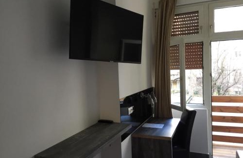 Schwetzingerstadt/Oststadt Hotel | Wasserturm Hotel Mannheim: Family-Friendly with Dining Options