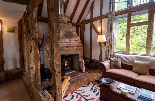 Stowmarket House | Wassicks Cottage, Haughley: Pet-Friendly Retreat with 9.7/10