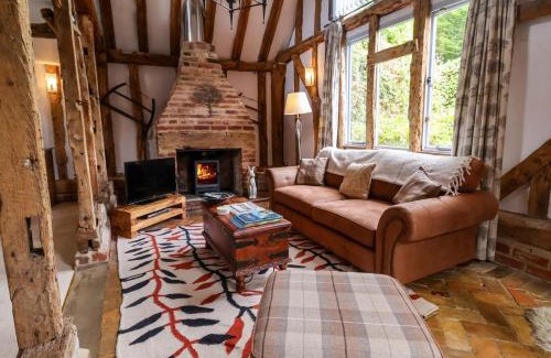Stowmarket House | Wassicks Cottage, Haughley: Pet-Friendly Retreat with 9.7/10