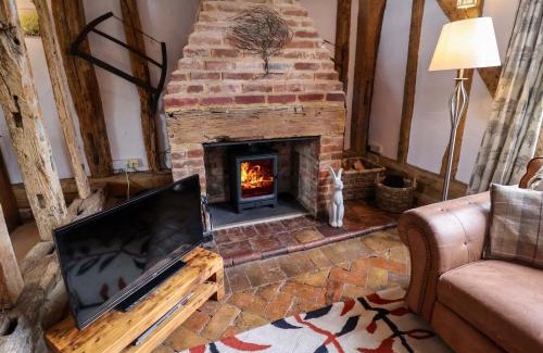 Stowmarket House | Wassicks Cottage, Haughley: Pet-Friendly Retreat with 9.7/10