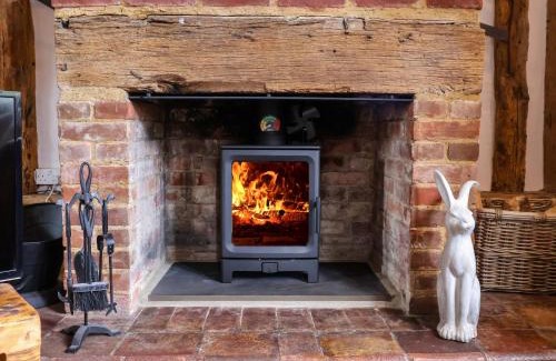 Stowmarket House | Wassicks Cottage, Haughley: Pet-Friendly Retreat with 9.7/10