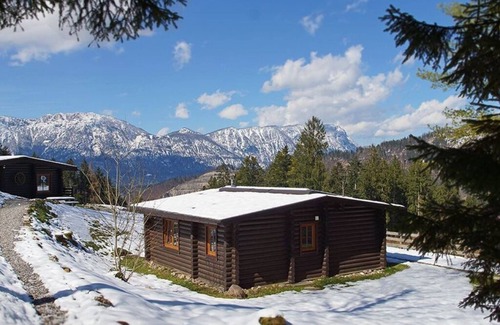 Woergl Ski Chalet | Wastl Holiday Residence: Pet-Friendly Getaway with Breakfast