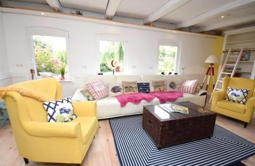 Augustenhof House | Discover Wat n Glück: Pet-Friendly 4-Star Haven