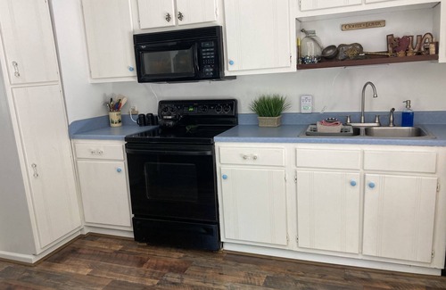 Hampton Cabin | Lakefront Serenity at Watauga Lake Hideaway - Rated 9.4/10