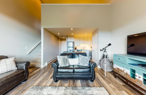 Wildernest Apartment | Inviting Watch Hill Lofted: Child-Friendly with Hot Tub