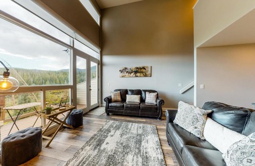 Wildernest Apartment | Inviting Watch Hill Lofted: Child-Friendly with Hot Tub