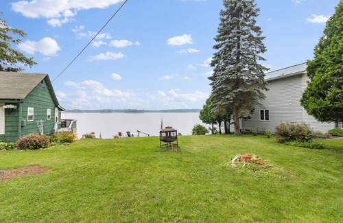 Brier Hill Cottage | Charming Cottage by the St. Lawrence River - 10/10 Guest Rating