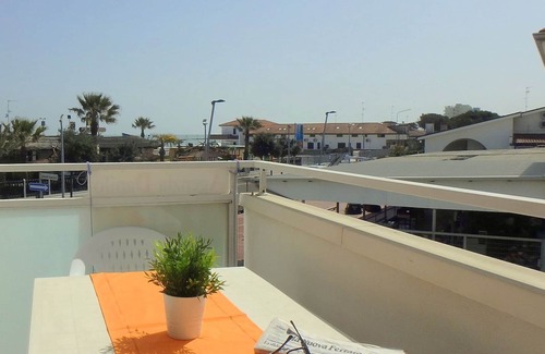 Lido di Pomposa Apartment | Beachfront Retreat with Balcony & Pet-Friendly Comfort