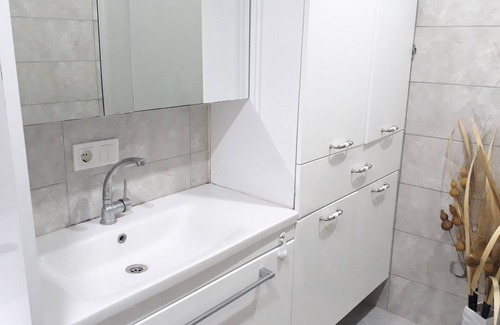 Bakırkoy Apartment | Explore Family-Friendly Escape with Private Entrance & Spa