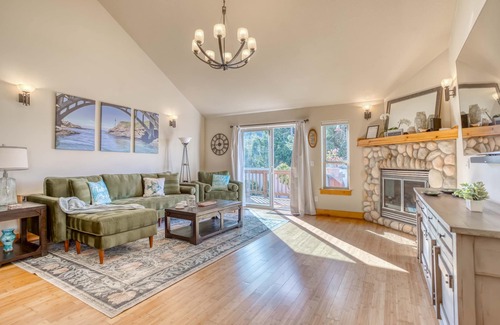 Depoe Bay House | Experience Whale Watching & Oceanfront Bliss in Depoe Bay