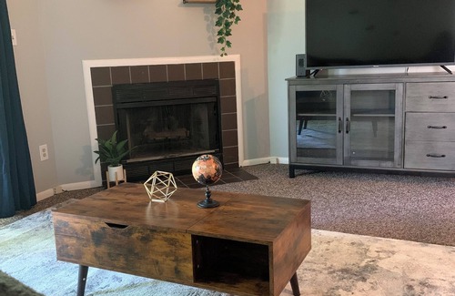 Pike Condo | Inviting Watchtower Condo at Eagle Creek with Hot Tub & Spa