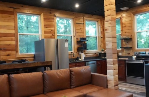 Campton Cabin | Watchtower + Private 3 BR Cabin + Hot Tub