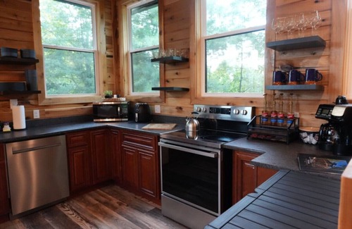 Campton Cabin | Watchtower + Private 3 BR Cabin + Hot Tub