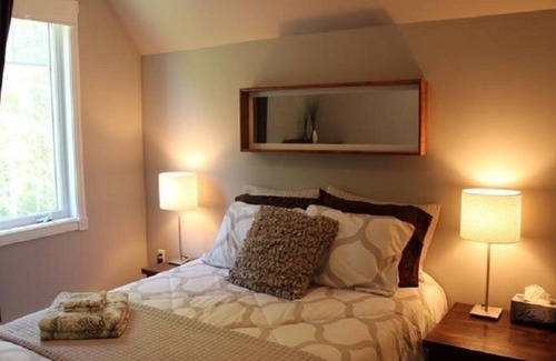 Saint Come Ski Chalet | Waterfront Getaway with Jacuzzi & Ski Access for Remote Work