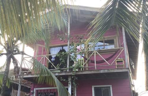 Bocas del Toro Bed & Breakfast | Serene Water Caraïbienne House with Pool and Spa Amenities