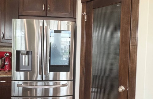 Airdrie House | Water Front 2-Story Luxury furnished home in Airdrie! 15min from CalgaryAirport.