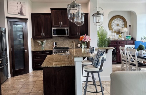 Airdrie House | Water Front 2-Story Luxury furnished home in Airdrie! 15min from CalgaryAirport.