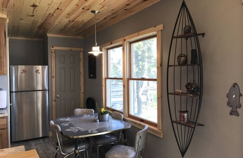 Houghton Lake Cottage | Lakefront Cottage Retreat - Golden Coast of Houghton Lake