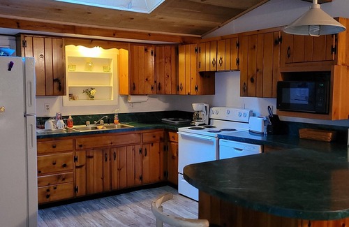 Jersey Shore Cottage | Experience Pine Creek Gorge at Our Water Front Cottage!