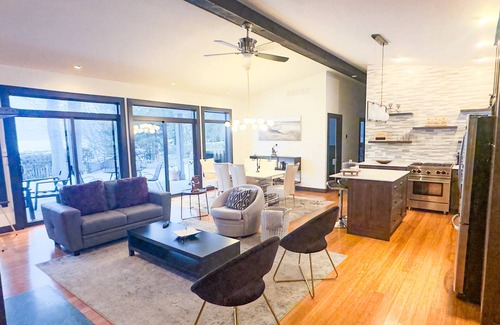 Brock Cottage | Waterfront Cottage: Family-Friendly Retreat by the Sea