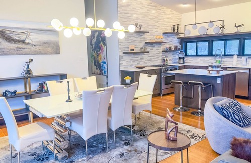 Brock Cottage | Waterfront Cottage: Family-Friendly Retreat by the Sea