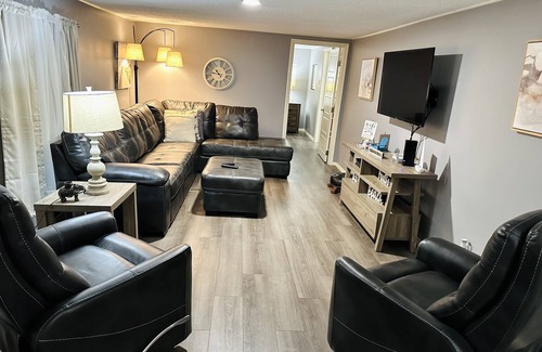 Port Isabel Cottage | Waterfront Cottage with Deck for Memorable Sunsets