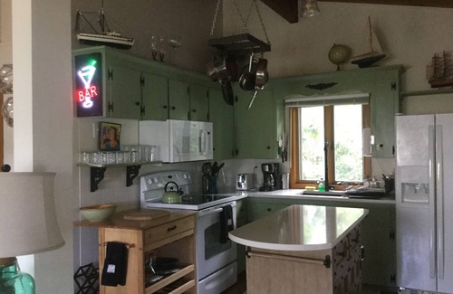 East Falmouth House | Waterfront Dream Getaway: Ocean View & Free Wi-Fi