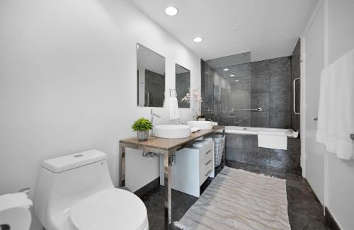 Downtown Miami Apartment | Waterfront Retreat at Icon Brickell, W Hotel - 4-Star Stay