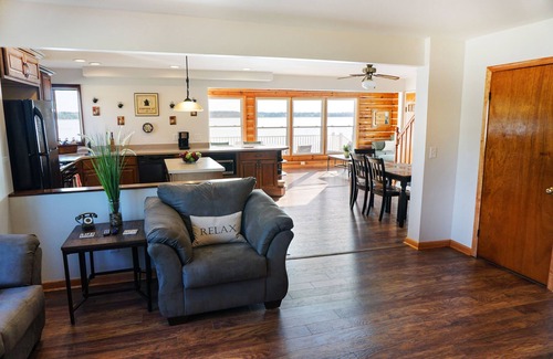 Town of Aurelius House | Serene Lake Cottage Retreat: Wineries, Wildlife & Relaxation