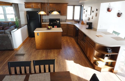 Town of Aurelius House | Serene Lake Cottage Retreat: Wineries, Wildlife & Relaxation