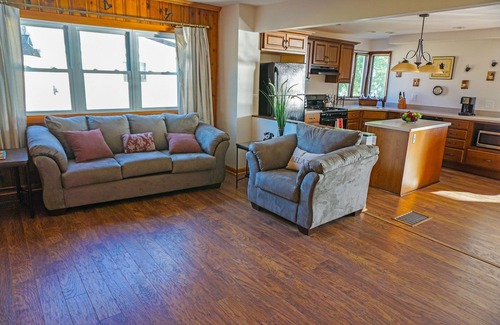Town of Aurelius House | Serene Lake Cottage Retreat: Wineries, Wildlife & Relaxation