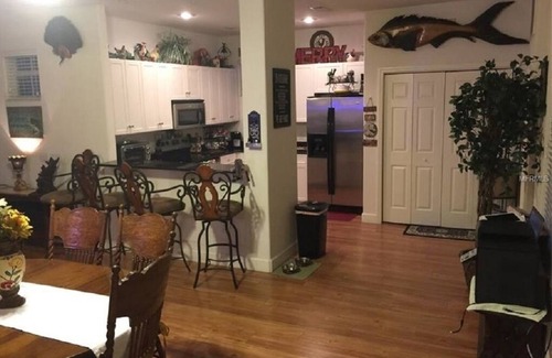 Homosassa House | Unforgettable River Front Marina with Scenic Views & Kayaks