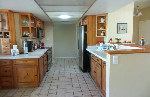 Dobson Ranch House | Inviting Water Front Sweet Home: Family-Friendly Retreat