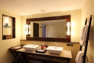 Sigiriya Resort | Indulge at Water Garden Sigiriya: 5-Star Retreat with Spa
