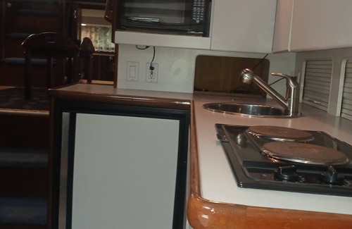 Sanford Boat Rental | Water Lovers Retreat: A 10/10 Nature Escape for Families