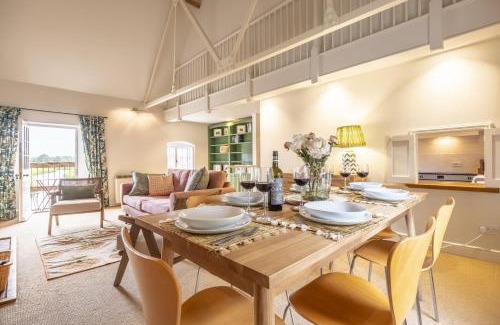 Burnham Overy Staithe House | Cozy Water Mill House - Family and Pet-Friendly Retreat
